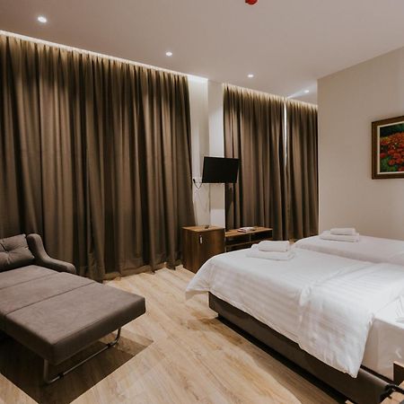 Hotel Kroi Near Castle Entrance Castle And Town View กรูเยอ ภายนอก รูปภาพ