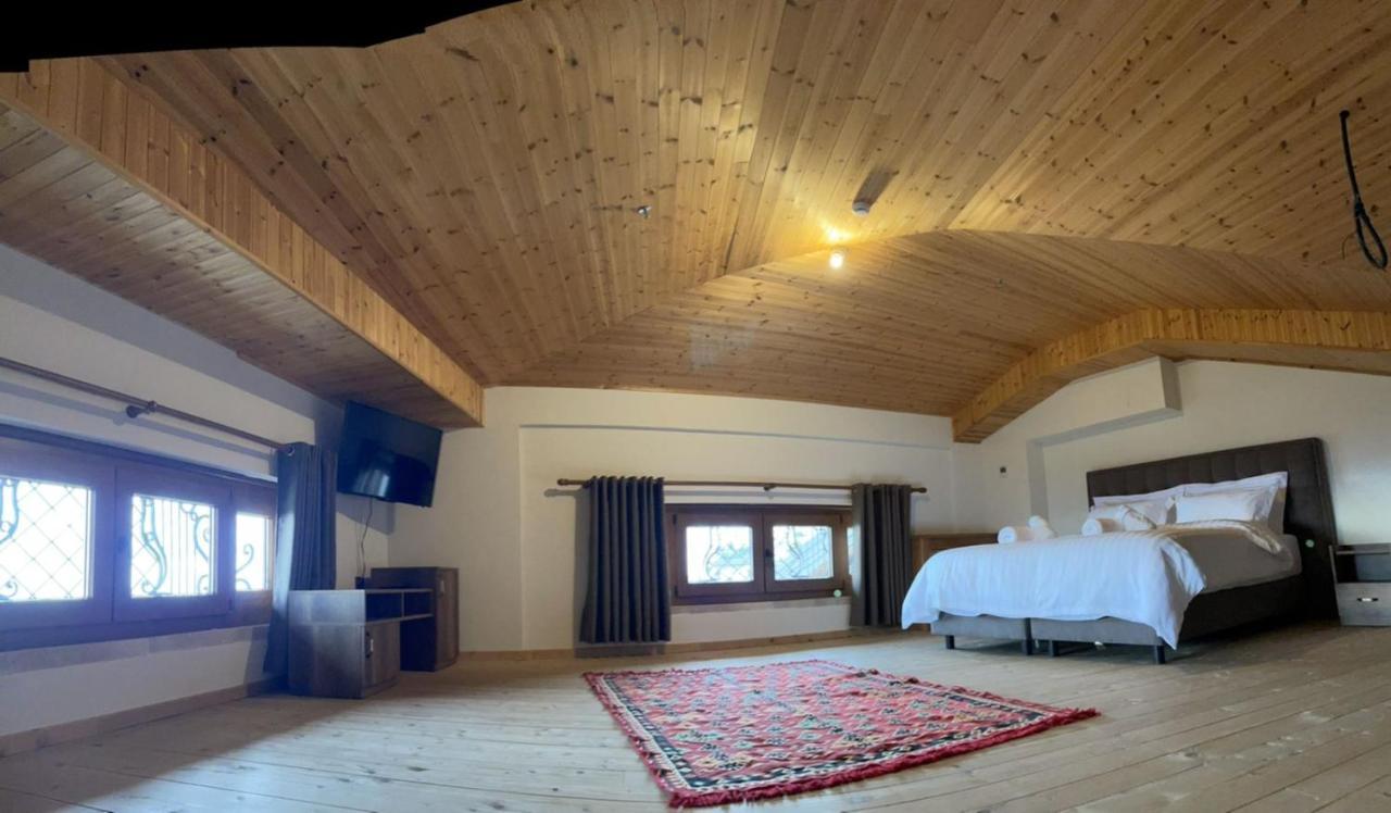 Hotel Kroi Near Castle Entrance Castle And Town View กรูเยอ ภายนอก รูปภาพ