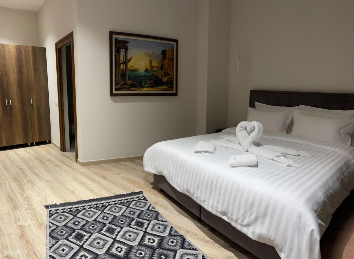 Hotel Kroi Near Castle Entrance Castle And Town View กรูเยอ ภายนอก รูปภาพ