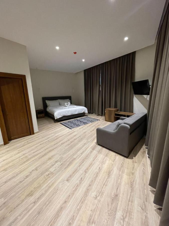 Hotel Kroi Near Castle Entrance Castle And Town View กรูเยอ ภายนอก รูปภาพ