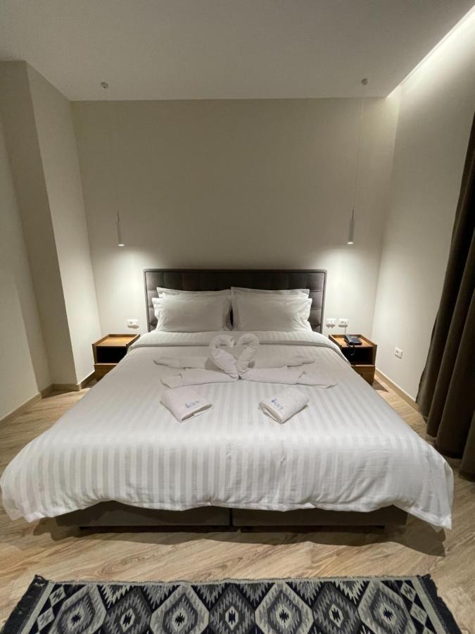 Hotel Kroi Near Castle Entrance Castle And Town View กรูเยอ ภายนอก รูปภาพ