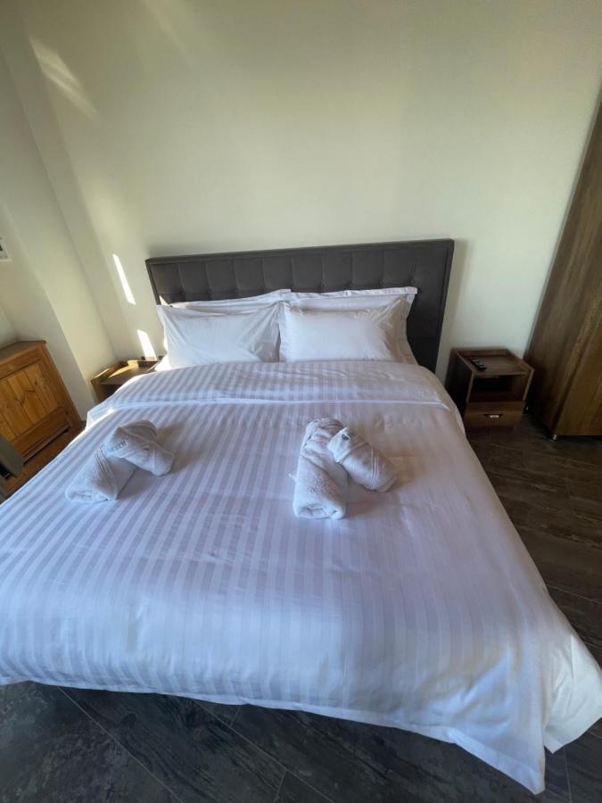 Hotel Kroi Near Castle Entrance Castle And Town View กรูเยอ ภายนอก รูปภาพ
