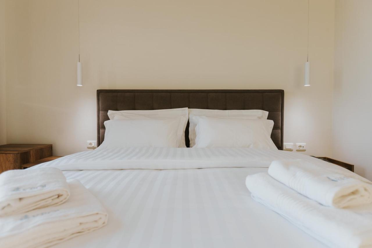Hotel Kroi Near Castle Entrance Castle And Town View กรูเยอ ภายนอก รูปภาพ