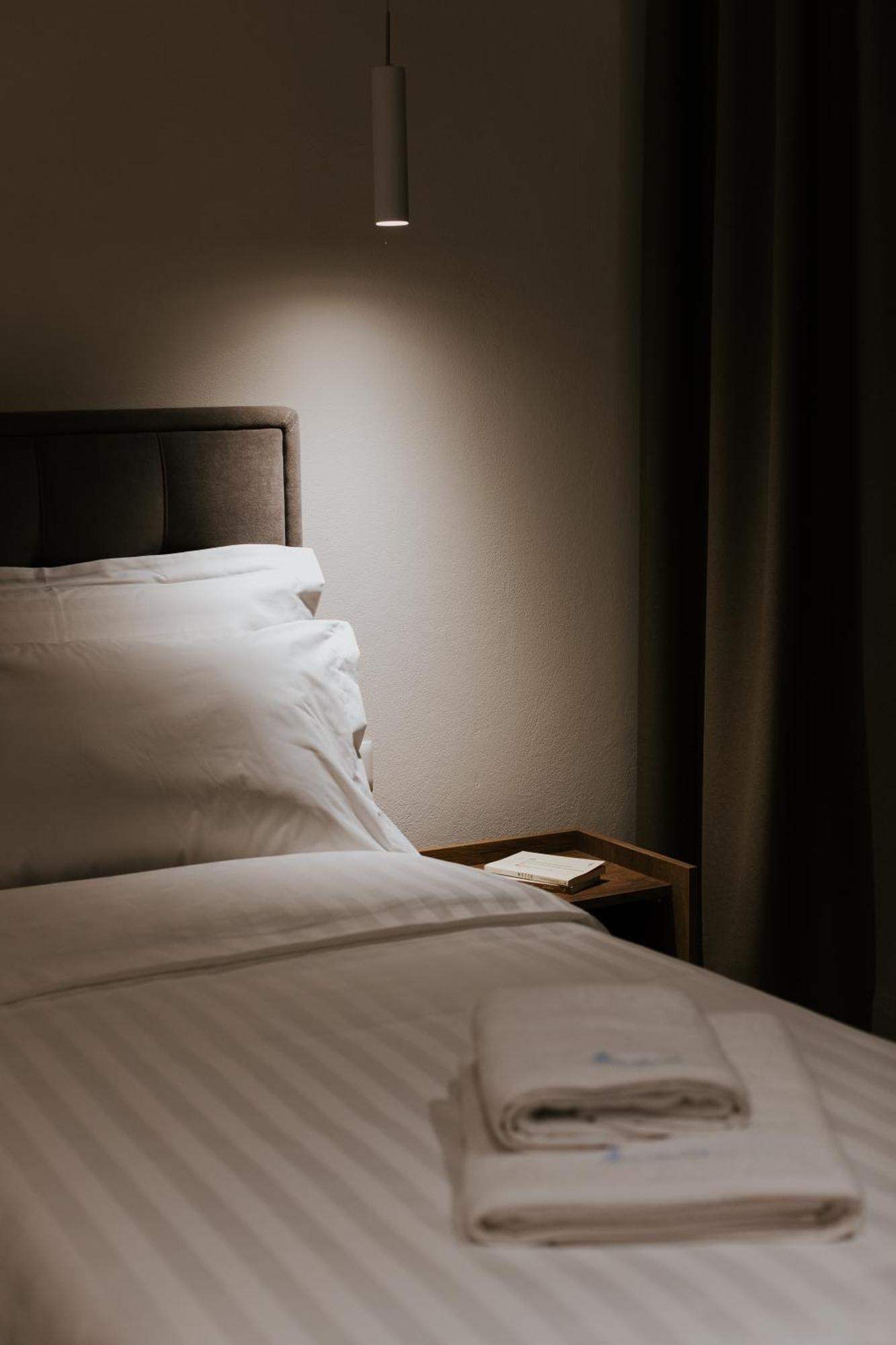 Hotel Kroi Near Castle Entrance Castle And Town View กรูเยอ ภายนอก รูปภาพ